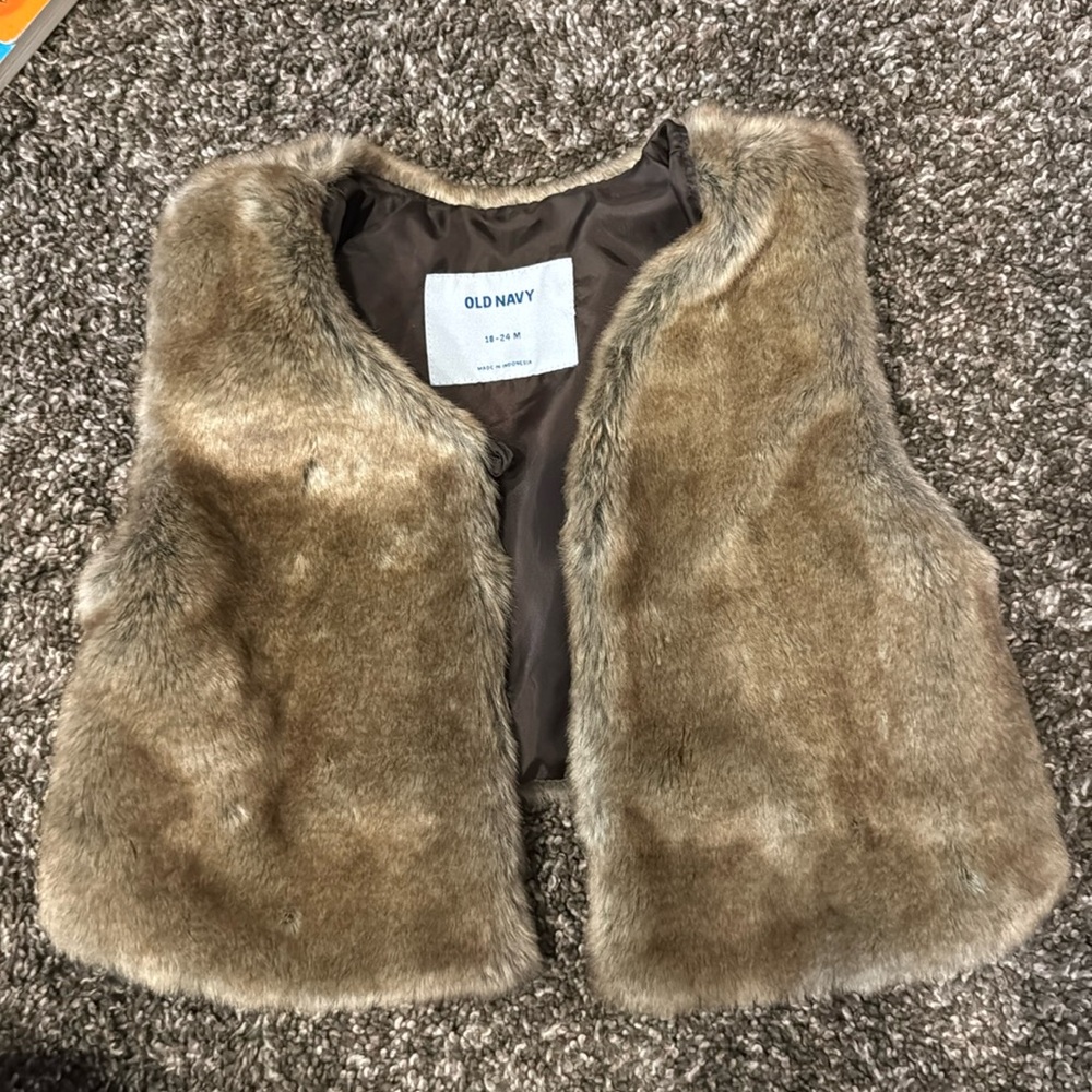 Old Navy fur vest girls size 18-24 month